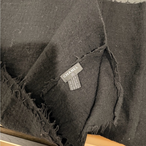 CHANEL Classic Black Wool Scarf - Picture 8 of 9